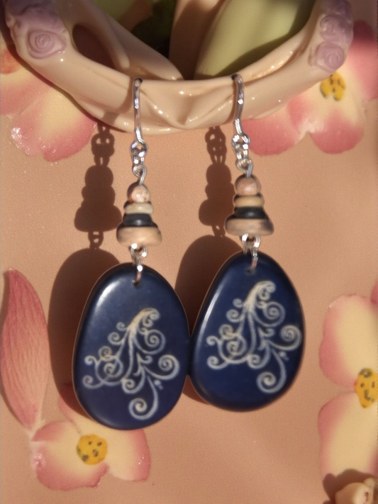 An Ocean of Swirly Waves Tagua Slice Dangles